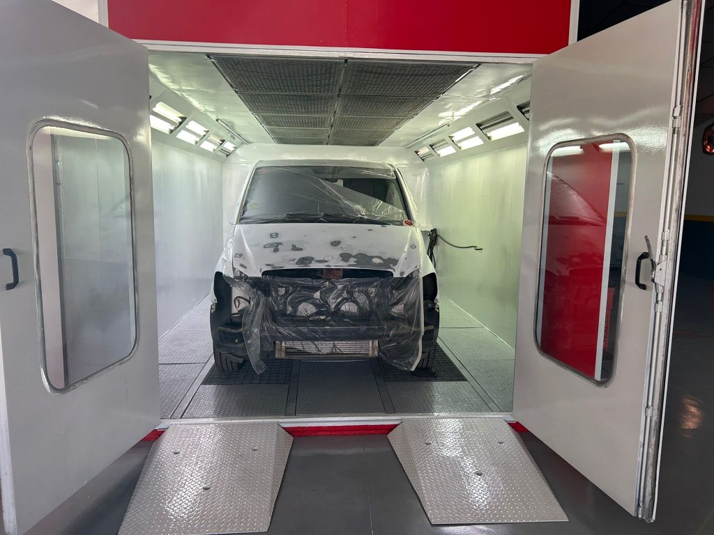 pintura de furgoneta en Cambrils Tarragona taller chapa y pintura Vera Motors (1)