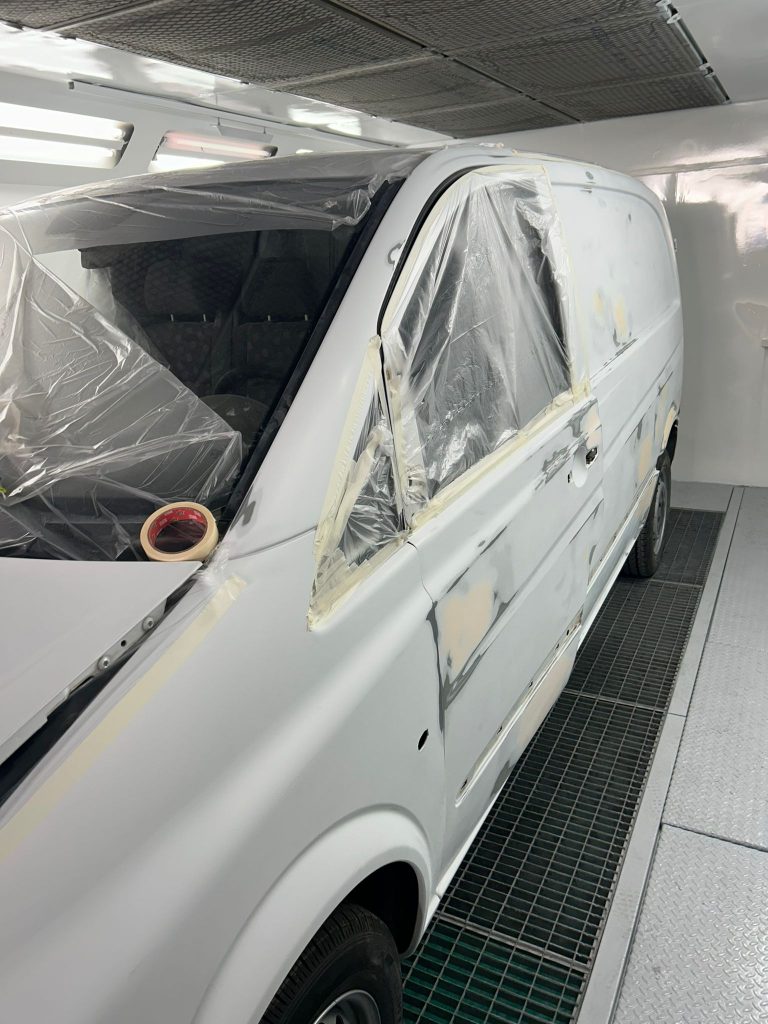 pintura de furgoneta en Cambrils Tarragona taller chapa y pintura Vera Motors (10)