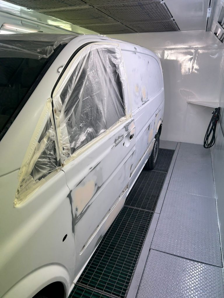 pintura de furgoneta en Cambrils Tarragona taller chapa y pintura Vera Motors (11)