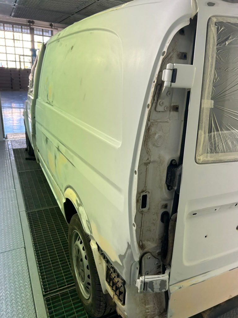pintura de furgoneta en Cambrils Tarragona taller chapa y pintura Vera Motors (12)