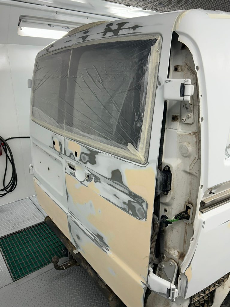 pintura de furgoneta en Cambrils Tarragona taller chapa y pintura Vera Motors (13)