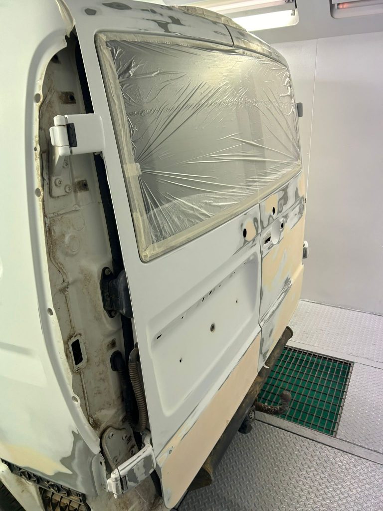 pintura de furgoneta en Cambrils Tarragona taller chapa y pintura Vera Motors (14)