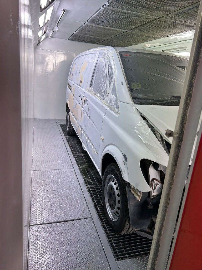 pintura de furgoneta en Cambrils Tarragona taller chapa y pintura Vera Motors (15)