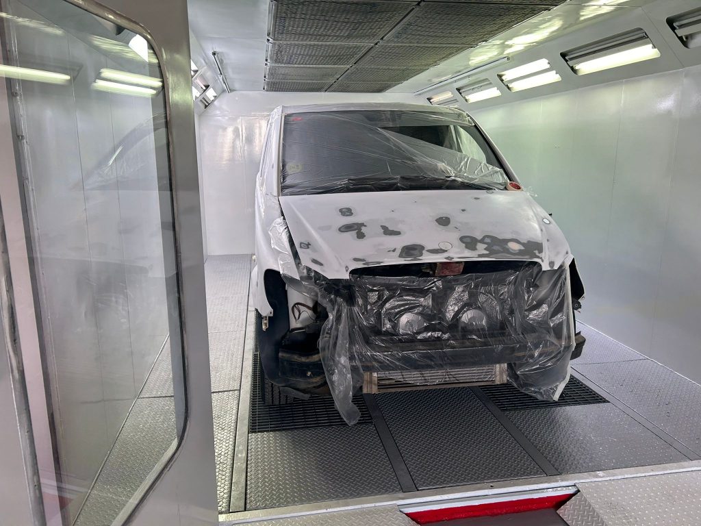 pintura de furgoneta en Cambrils Tarragona taller chapa y pintura Vera Motors (16)