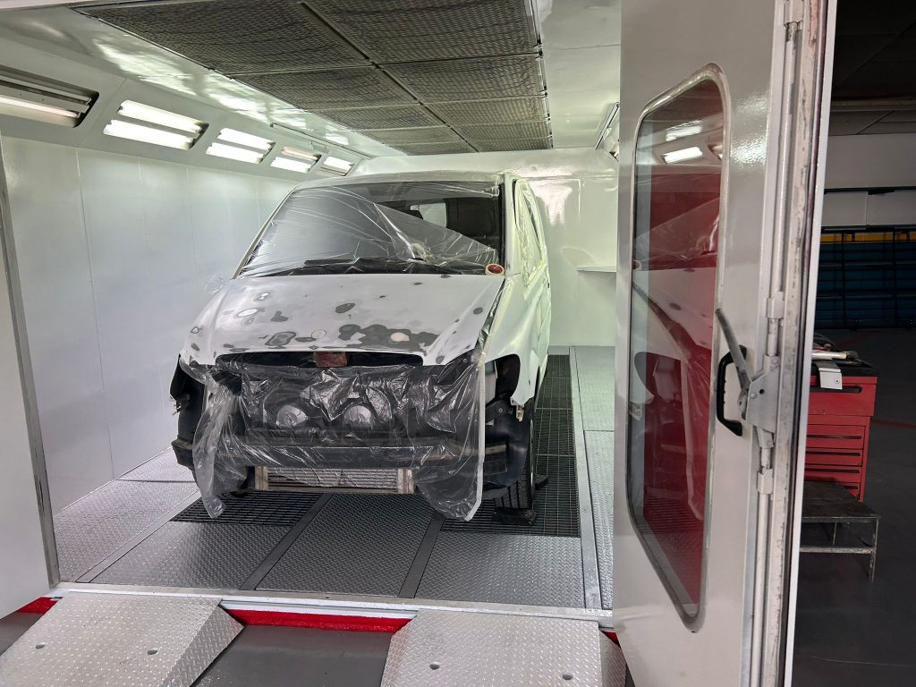 pintura de furgoneta en Cambrils Tarragona taller chapa y pintura Vera Motors (17)