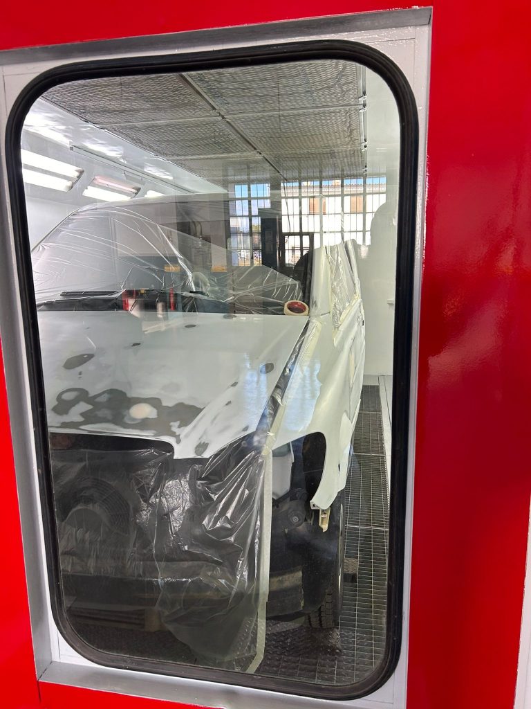 pintura de furgoneta en Cambrils Tarragona taller chapa y pintura Vera Motors (2)