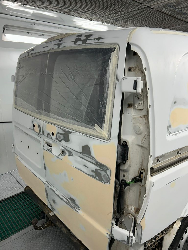 pintura de furgoneta en Cambrils Tarragona taller chapa y pintura Vera Motors (4)