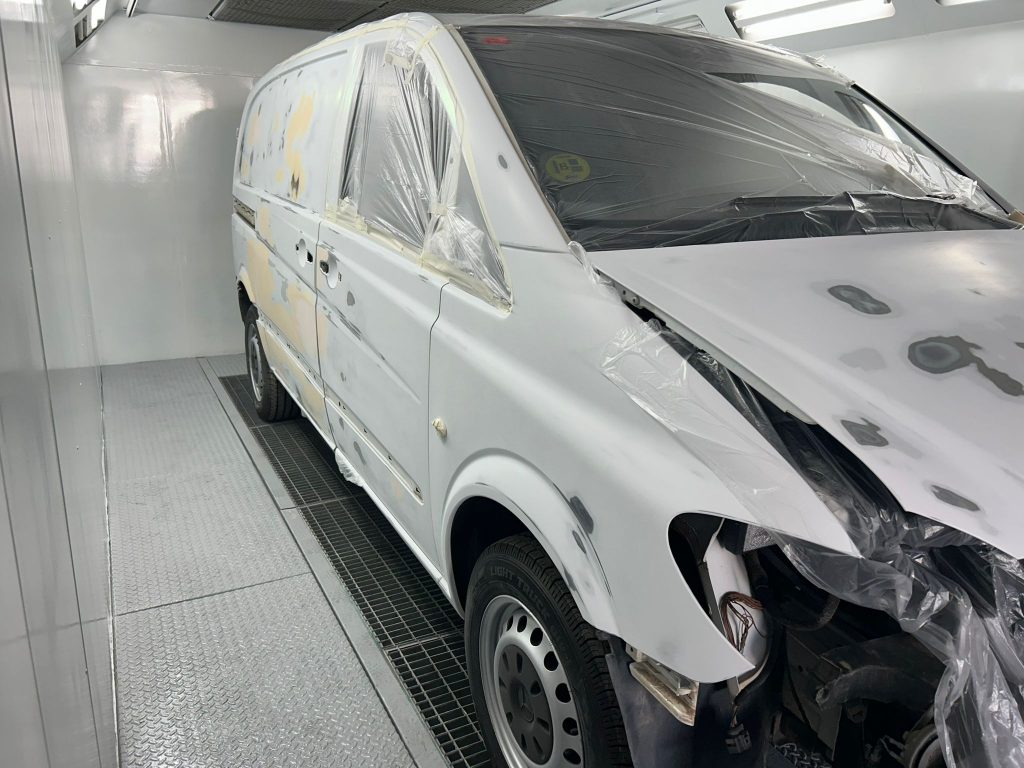 pintura de furgoneta en Cambrils Tarragona taller chapa y pintura Vera Motors (5)