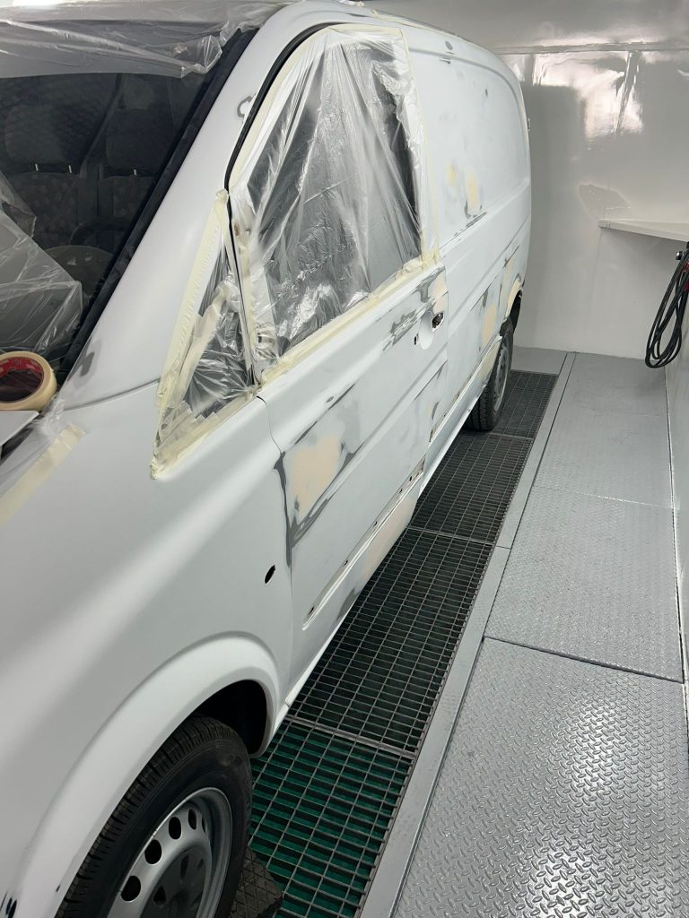 pintura de furgoneta en Cambrils Tarragona taller chapa y pintura Vera Motors (6)