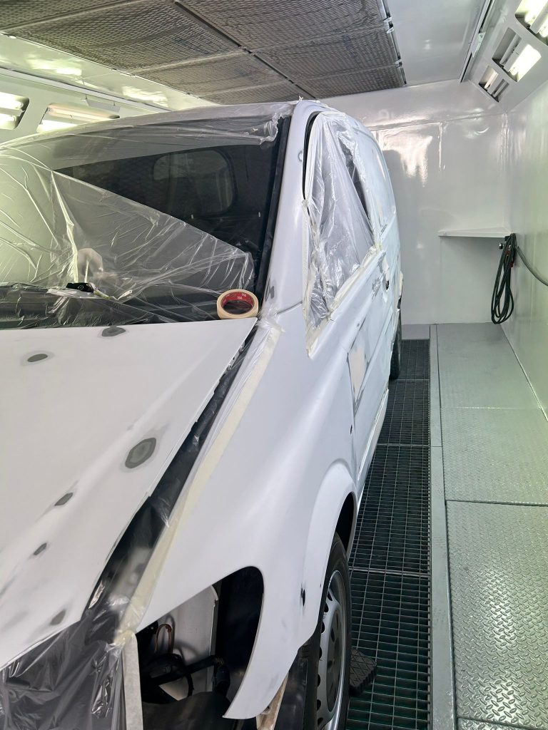 pintura de furgoneta en Cambrils Tarragona taller chapa y pintura Vera Motors (9)