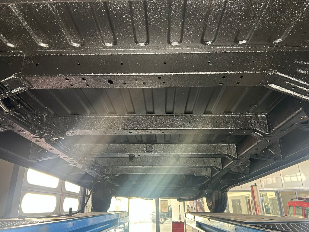 chapa y pintura cambrils tarragona oxido en bajos furgoneta fiat ducato camper (12)