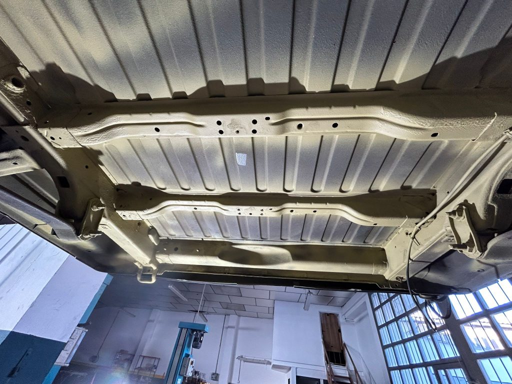 chapa y pintura cambrils tarragona oxido en bajos furgoneta fiat ducato camper (3)