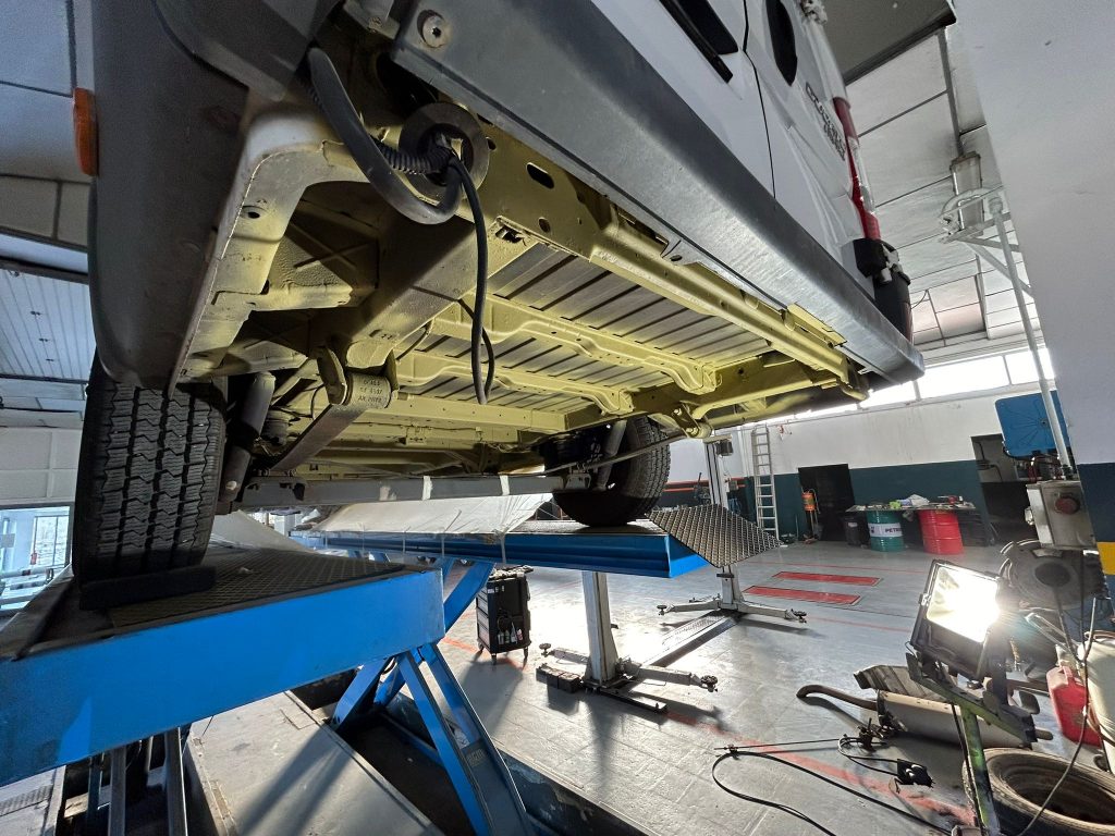 chapa y pintura cambrils tarragona oxido en bajos furgoneta fiat ducato camper (4)