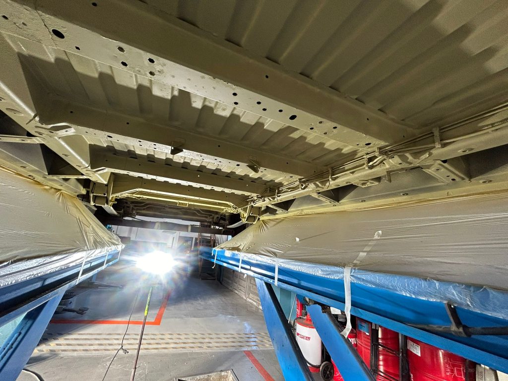 chapa y pintura cambrils tarragona oxido en bajos furgoneta fiat ducato camper (7)