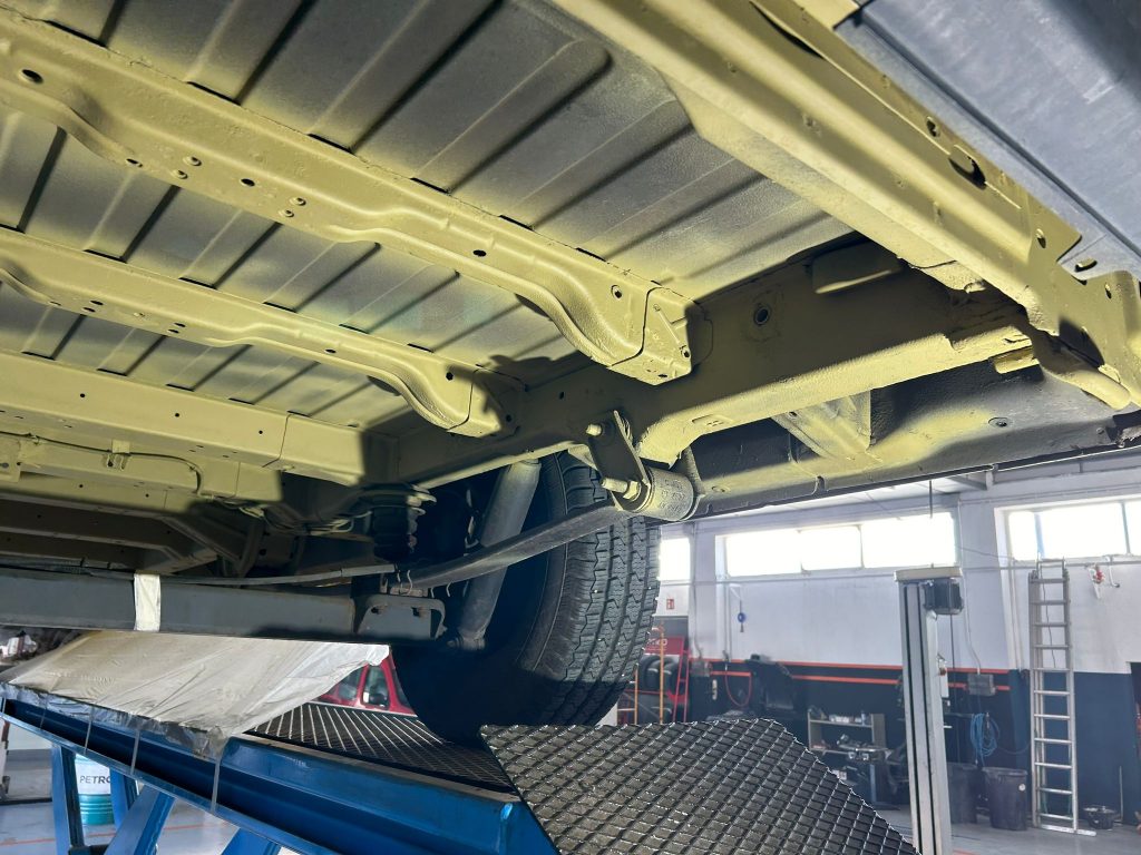 chapa y pintura cambrils tarragona oxido en bajos furgoneta fiat ducato camper (9)