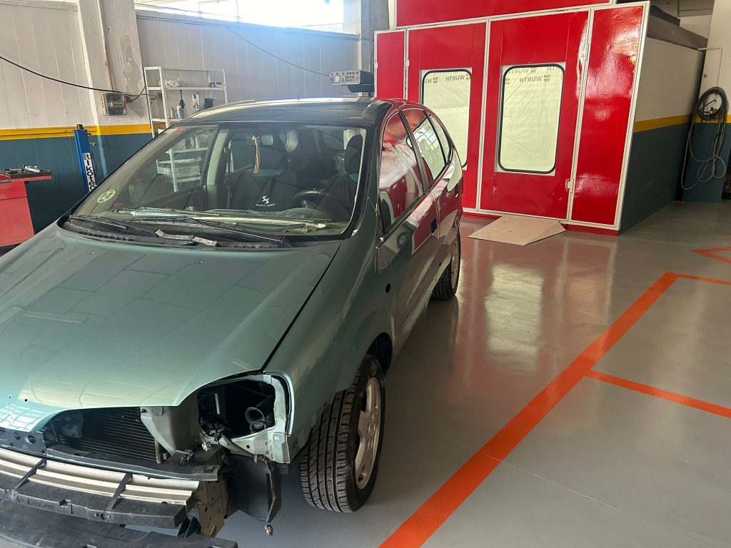 listo para montar chapa pintura nissan Cambrils Tarraogna (1)