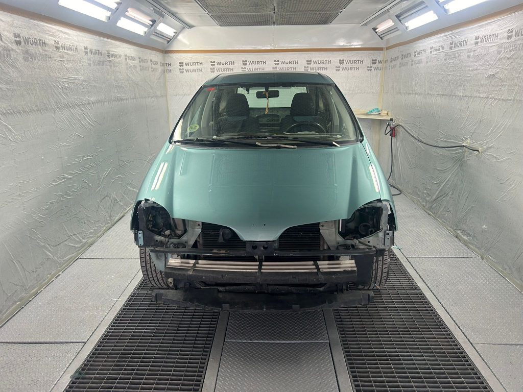 listo para montar chapa pintura nissan Cambrils Tarraogna (2)